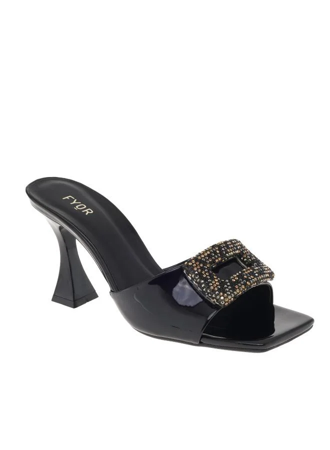 فايور صندل بكعب مزين ببروش